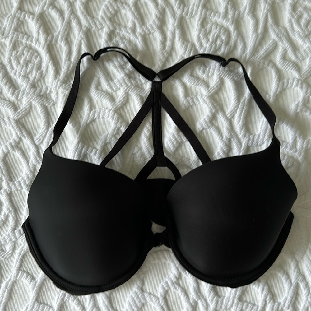 Victoria Secret underwire push up bra . Front closure .